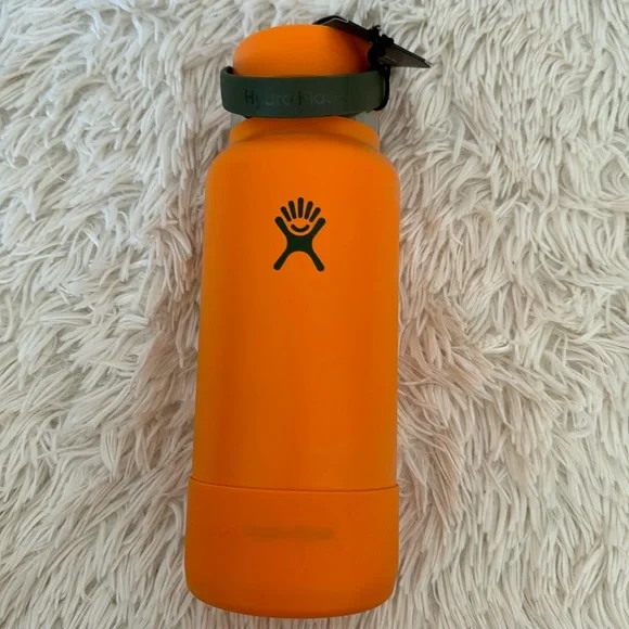 Hydro Flask Water Bottle Limited Edition - Picture 1 of 4